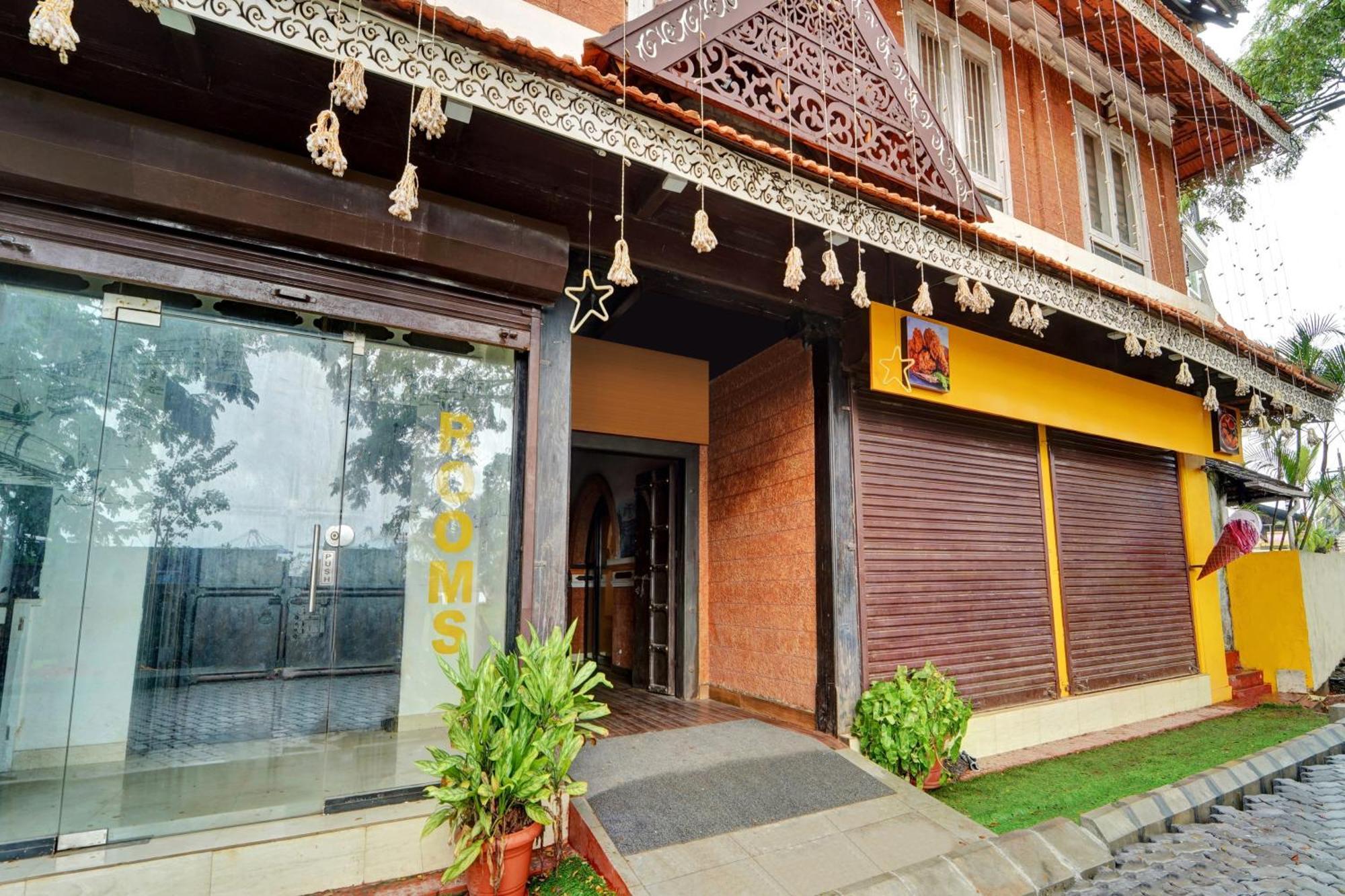Super Collection O Calvathy Road Near Fort Kochi Exteriör bild