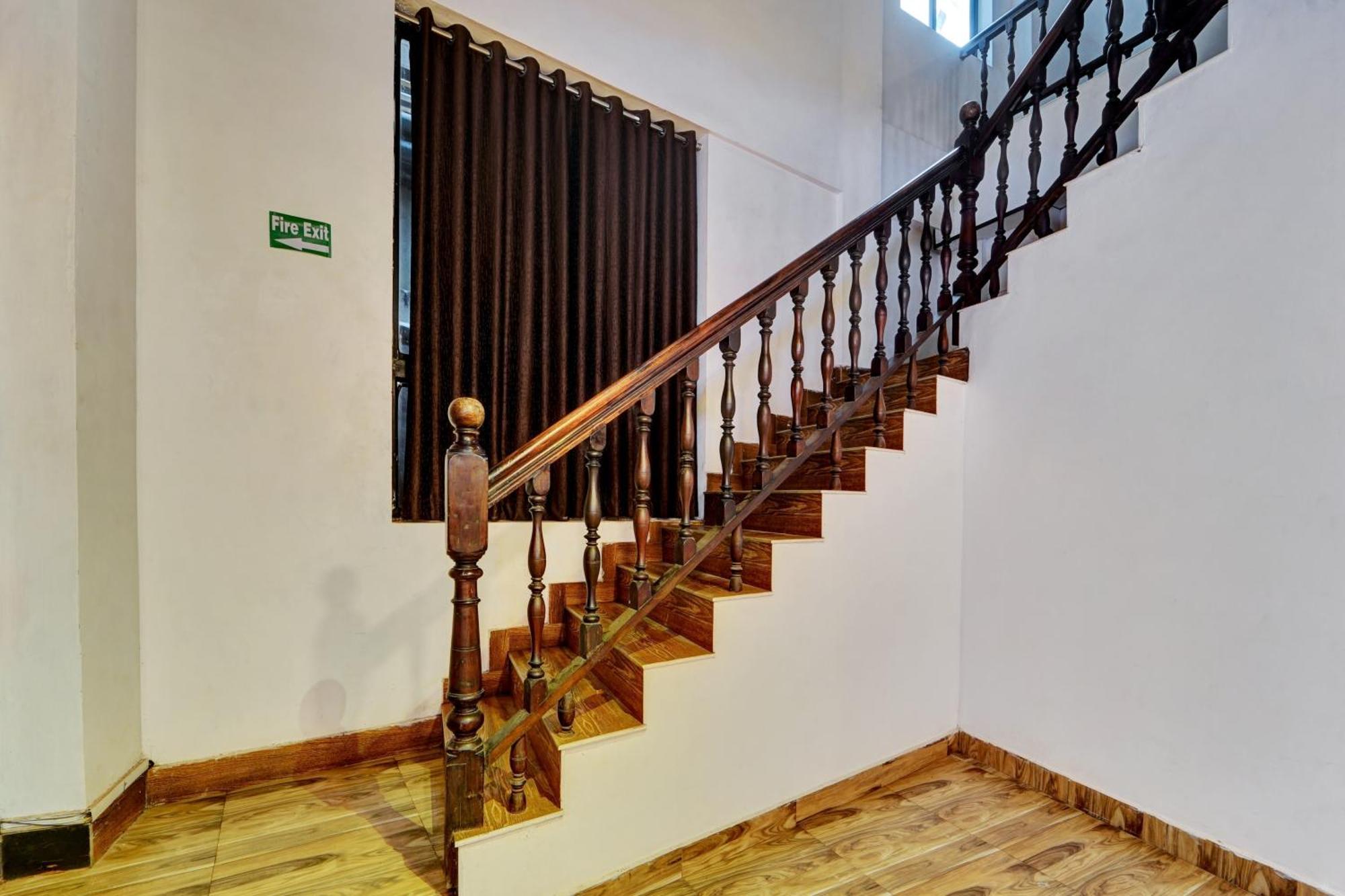Super Collection O Calvathy Road Near Fort Kochi Exteriör bild